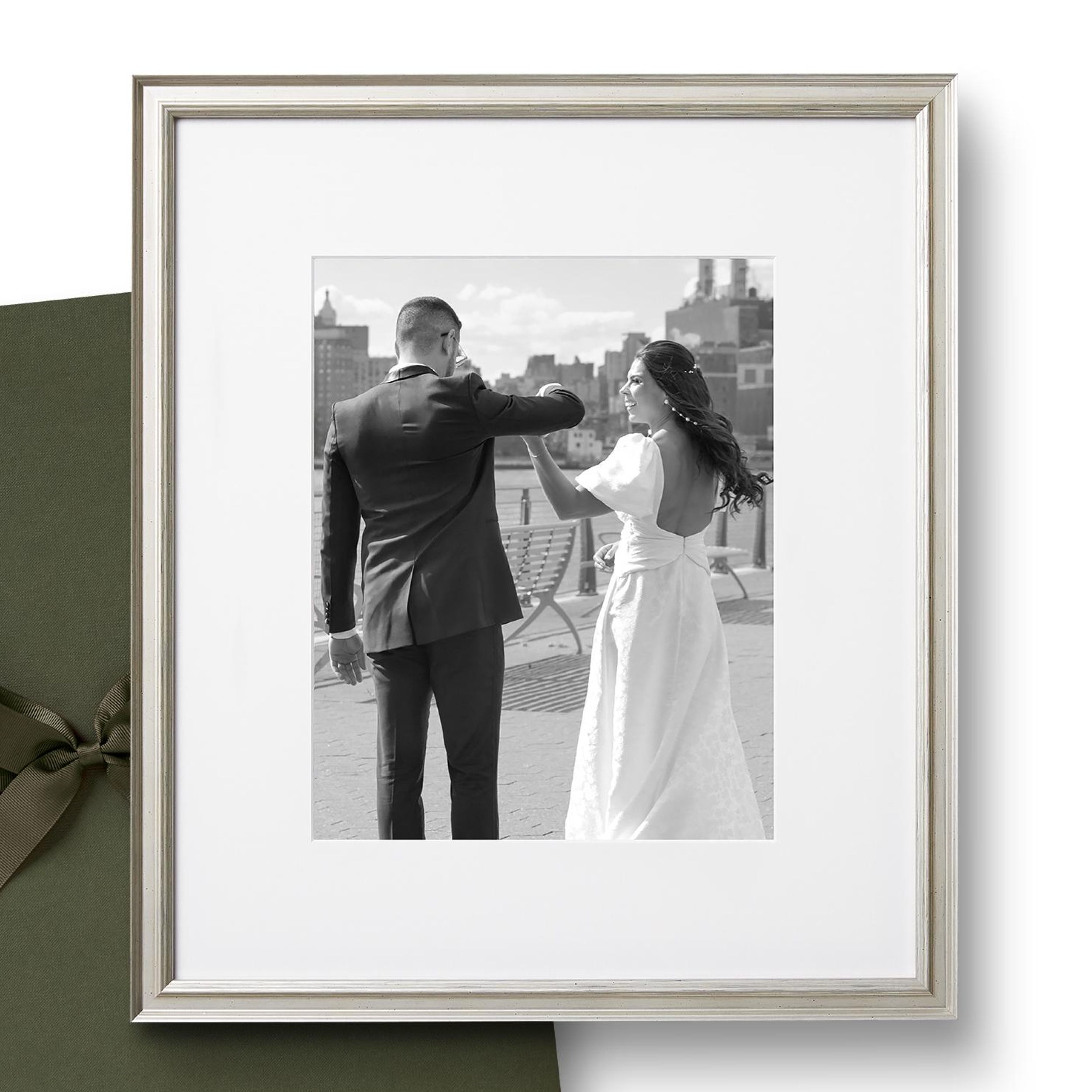 The Perfect Gift: 14x16 - Image 17