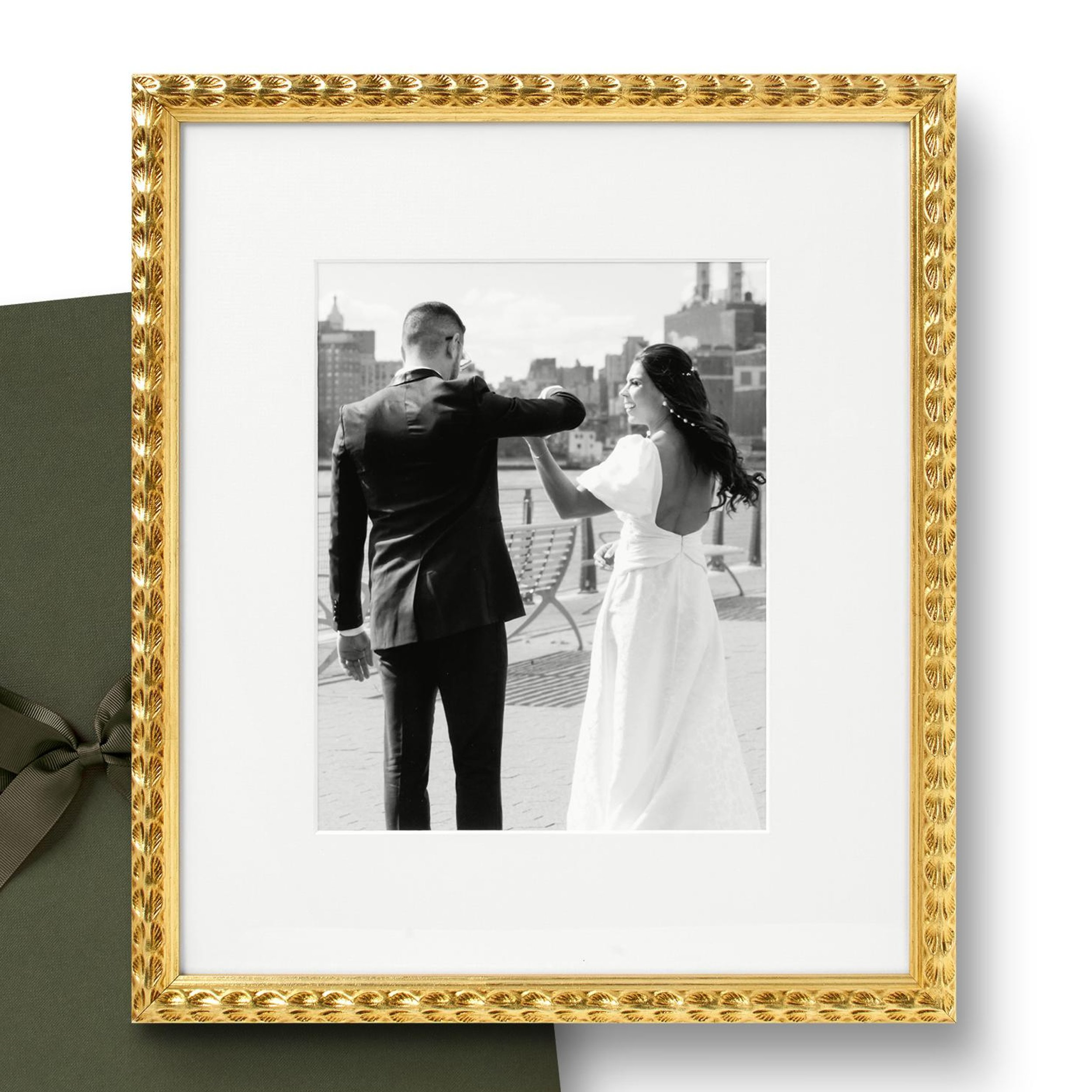 The Perfect Gift: 14x16 - Image 3