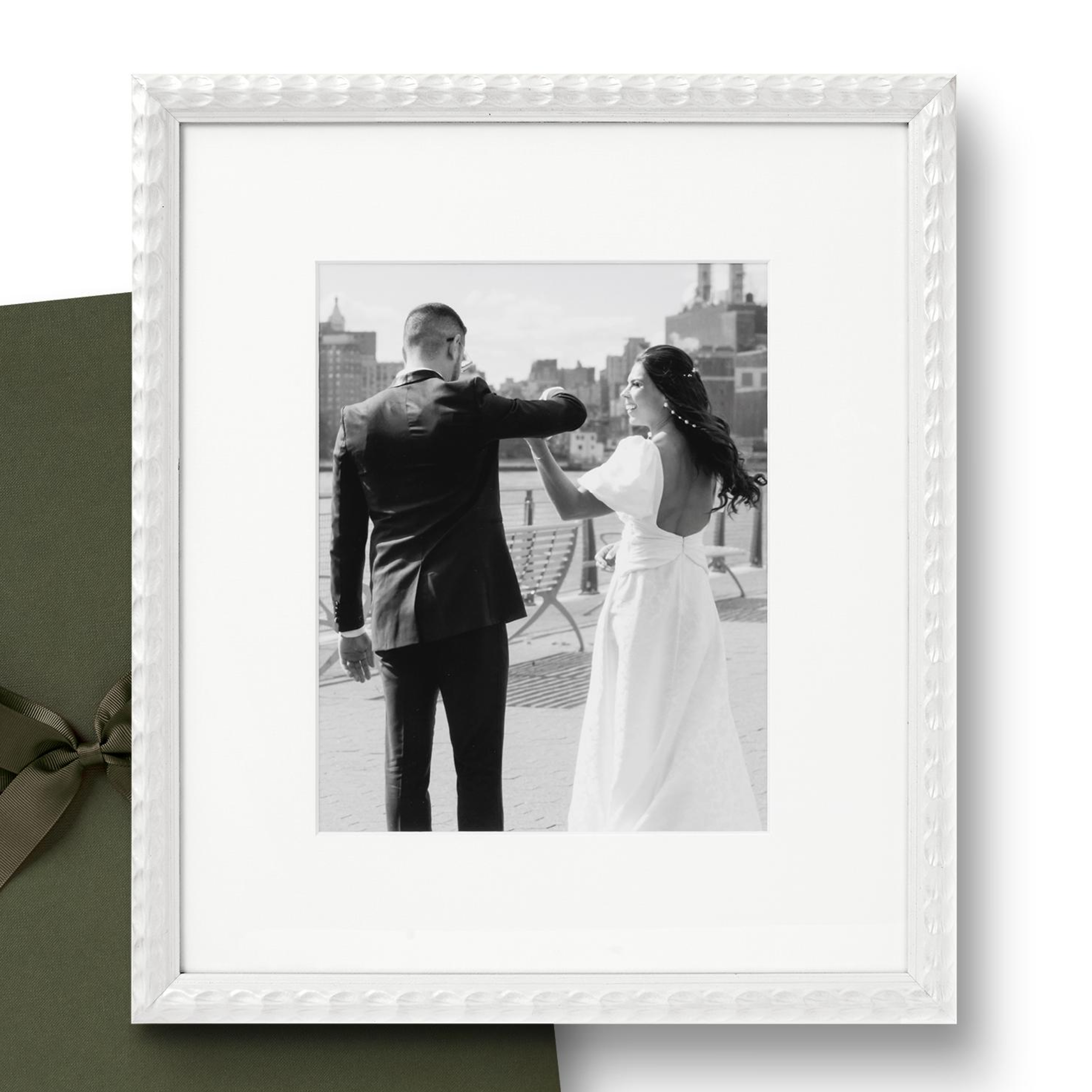 The Perfect Gift: 14x16 - Image 9